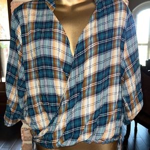 She sky blue green orange plaid Knotted high low top size small